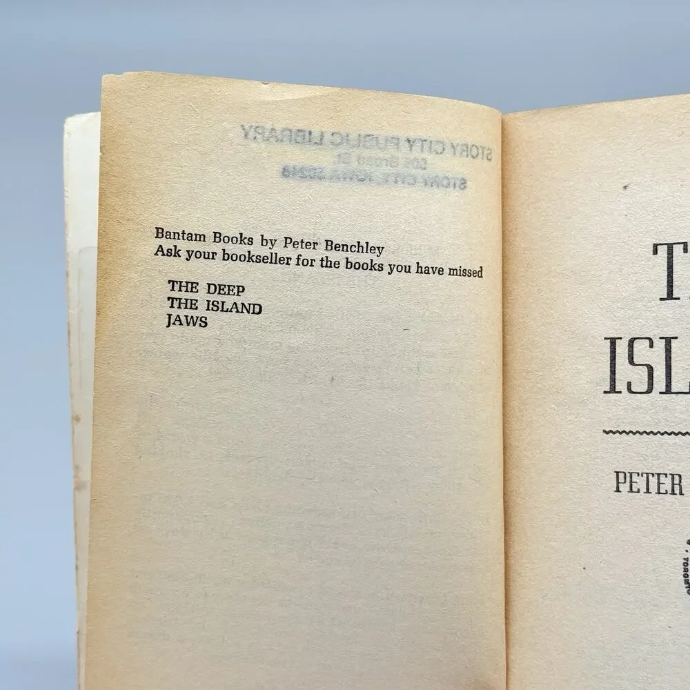 The Island by Peter Benchley 1980 Trade Paperback Book